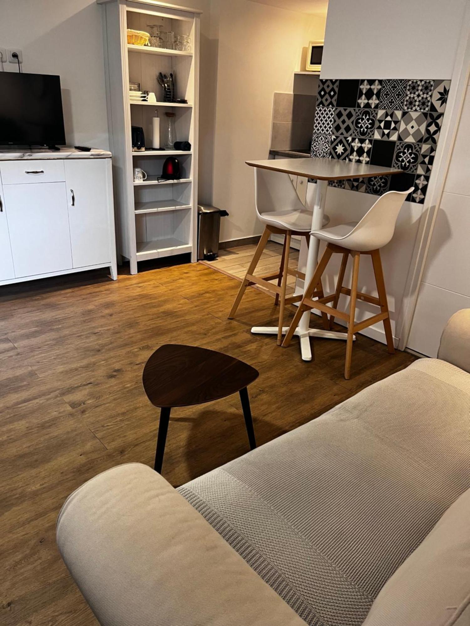 Studio Proche Gare Et Versailles 4 Min A Pied Train Vers Paris Marly-le-Roi Exterior foto